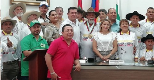  Profesor Alberto Sabogal y caminantes homenajeados en el concejo de Arauca