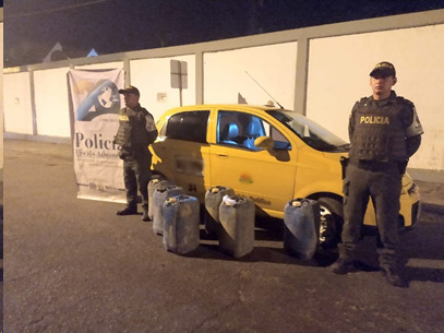  Capturados por la policia fiscal aduanera taxista y tripulante por trasportar combustible de contrabando