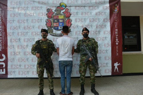  Ejército logra la captura en flagrancia de alias «Orejas», presunto cabecilla explosivista del Grupo Armado Organizado Residual, Estructura Décima -E10 que delinque en Arauca